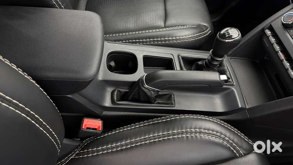 Mahindra Xuv700 2.0 Mx Petrol Mt 5 Str, 2023, Petrol