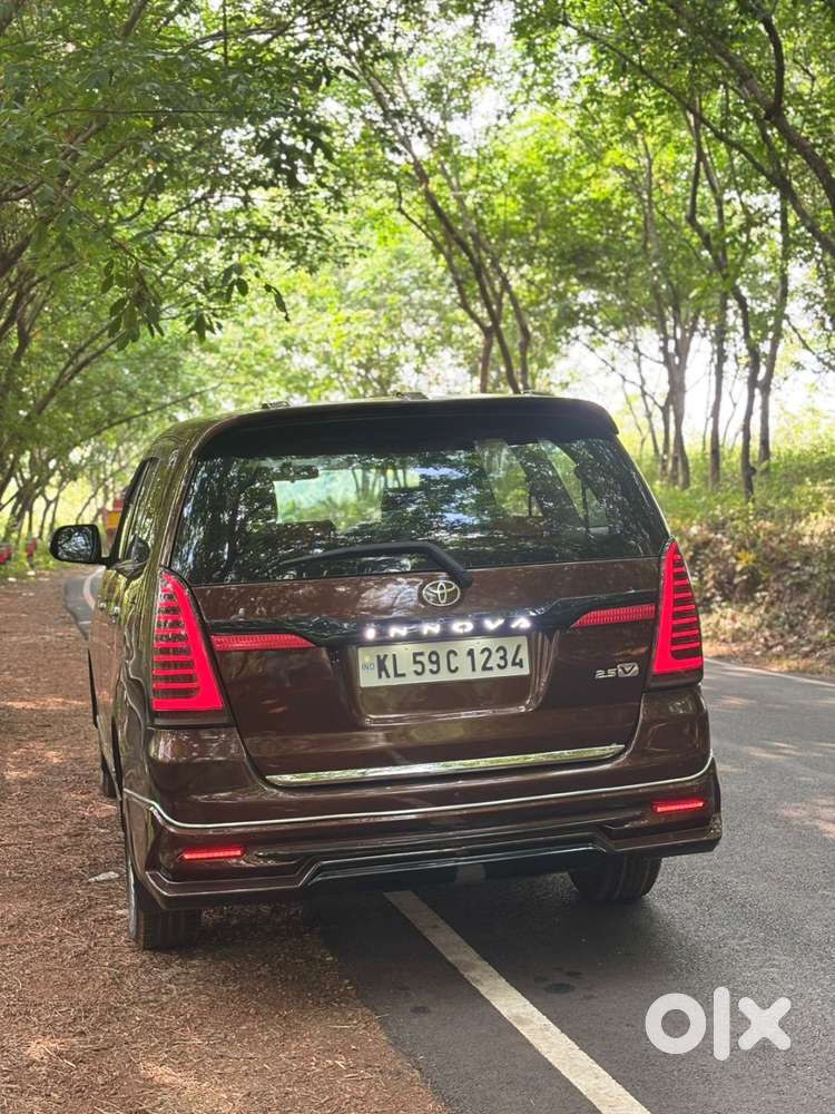 Innova 2010 Well Maintained No Scratches Or Dent