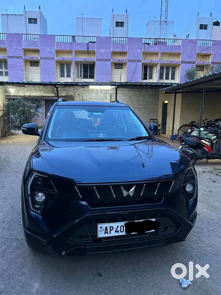 Mahindra Xuv 3xo 2025 Petrol 13781 Km Driven
