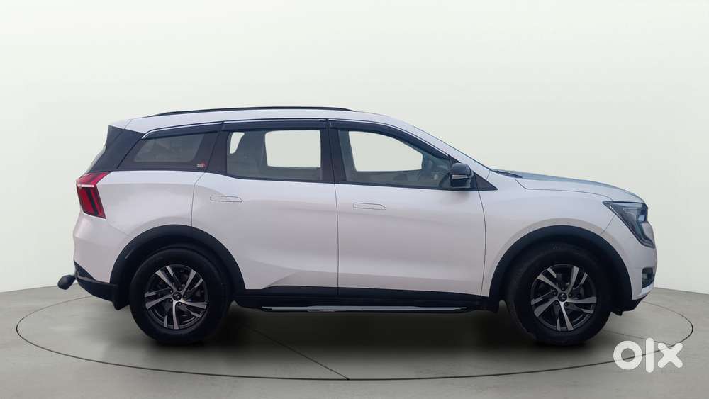 Mahindra Xuv700 2.0 Ax 5 Petrol Mt 7 Str, 2021, Petrol