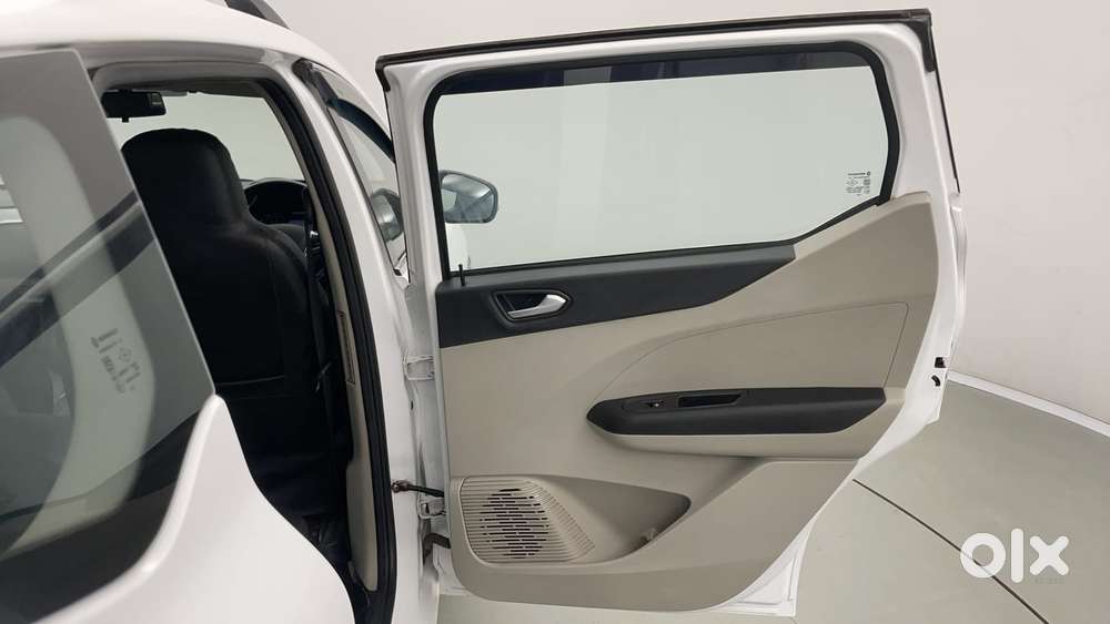 Renault Triber Rxz, 2022, Petrol