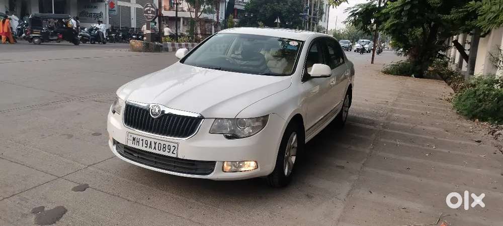 Skoda Superb 2011 Petrol 70000 Km Driven