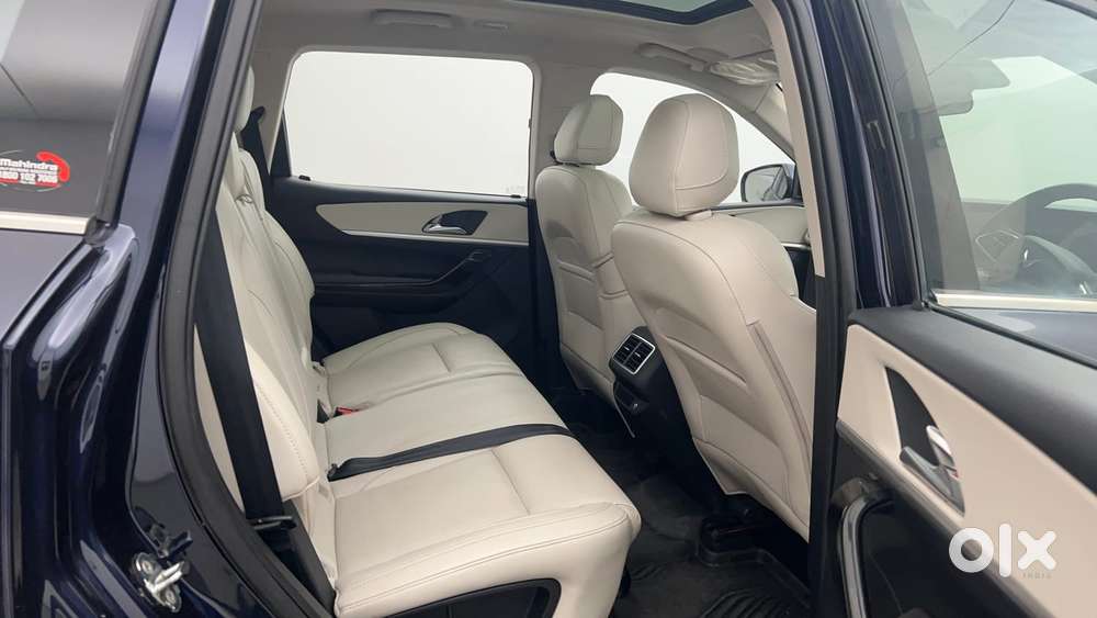 Mahindra Xuv700 2.2 Ax 7 Diesel At Luxury Pack Str Awd, 2022, Diesel
