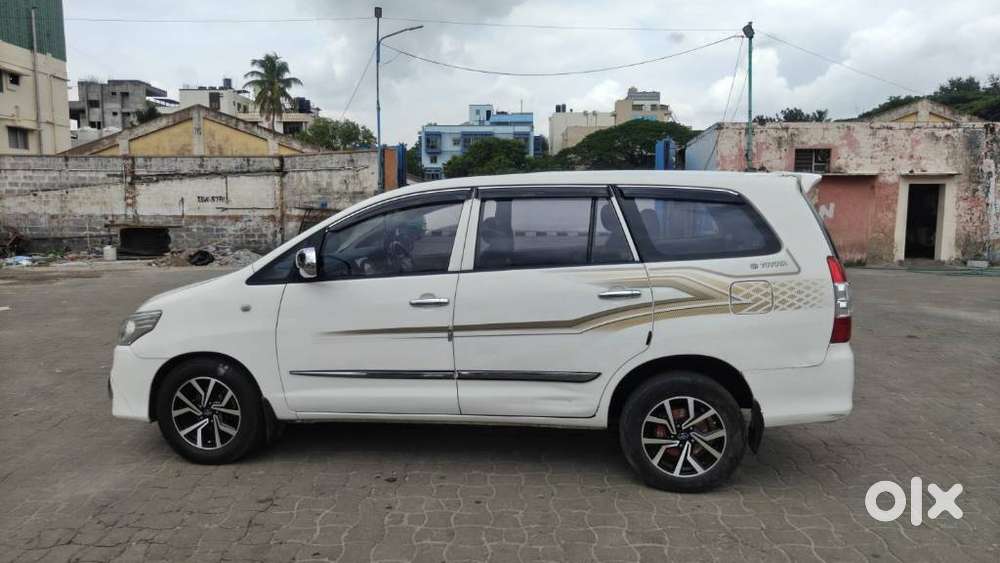 Toyota Innova 2.5 Gx 8 Str Bs-iii, 2015