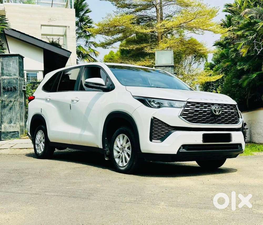 Toyota Innova Hycross 2024