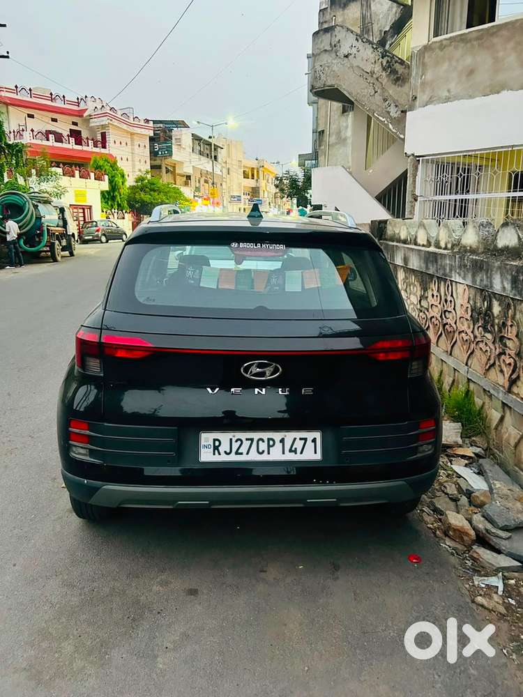 Hyundai Venue Petrol Well Maintained