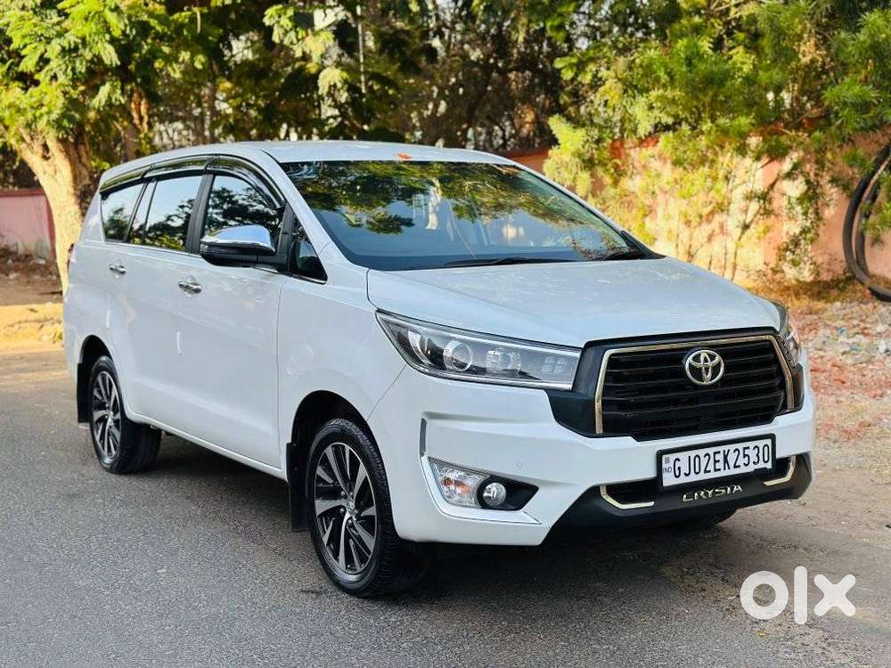 Toyota Innova Crysta [2020-ongoing] 2.4 Zx 7 Str, 2025, Diesel