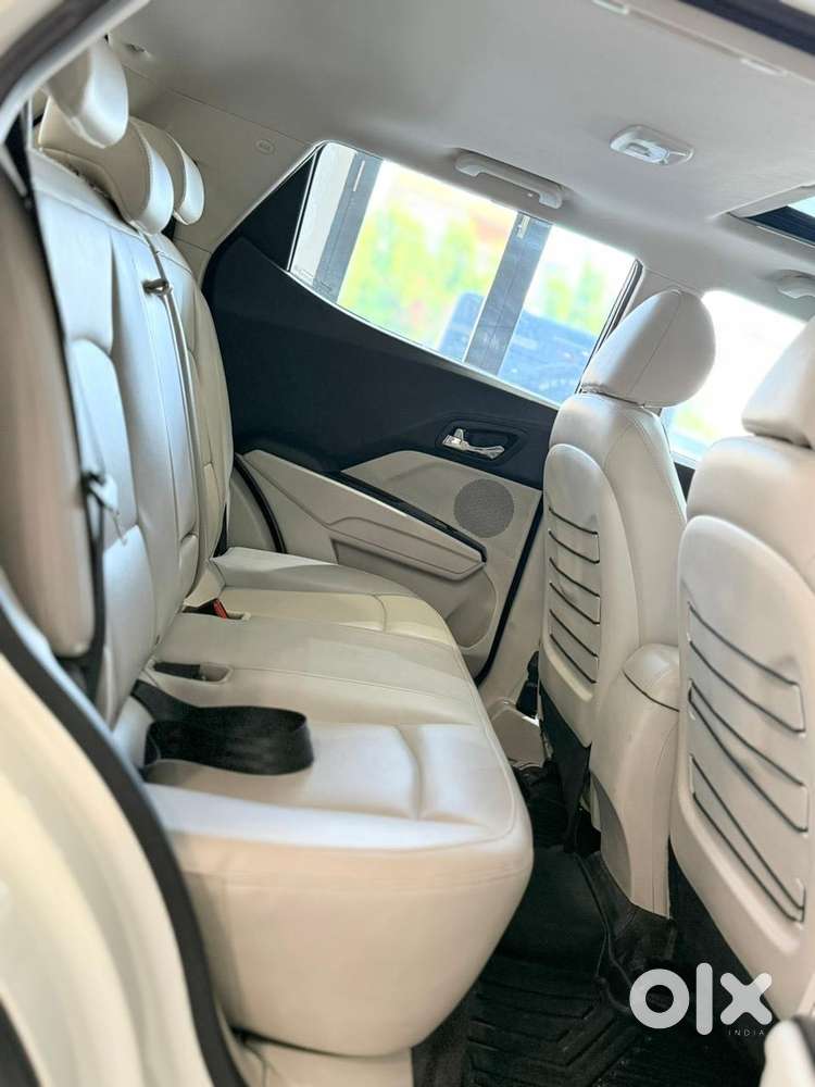 Mahindra Xuv300 W8 Option Diesel, 2023, Diesel