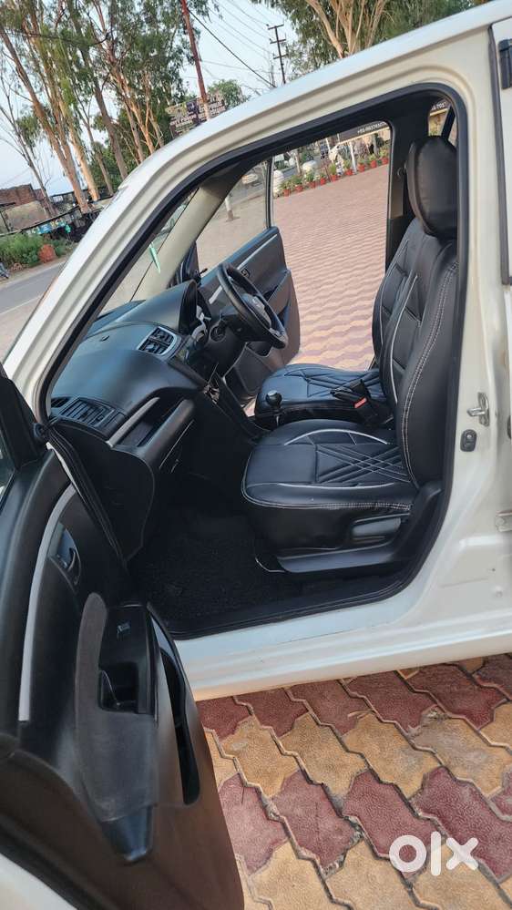 Maruti Suzuki Swift Lxi Optional-o, 2017, Petrol