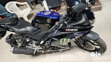 Yamaha r15 v3 showroom near online me