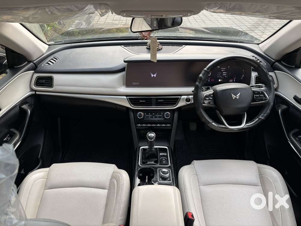 Mahindra Xuv700 2.2 Ax 7 Diesel Mt Luxury Pack Str, 2025, Diesel