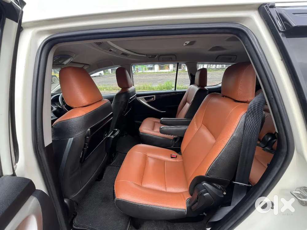 Innova Crysta 2016 V Well Maintained