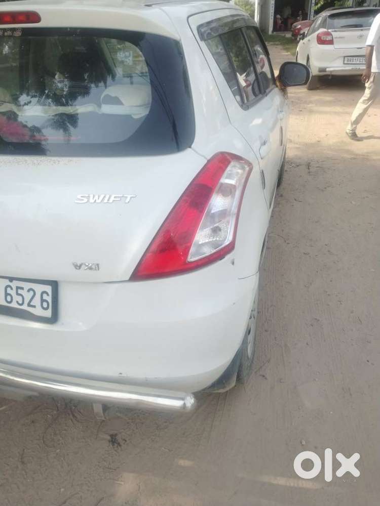 Maruti Suzuki Swift Vxi 1.2 Abs Bs-iv, 2013, Petrol