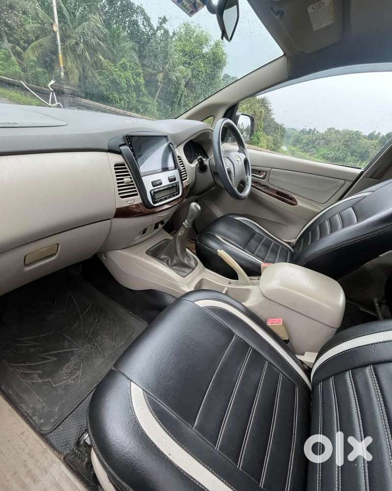 Toyota Innova 2012