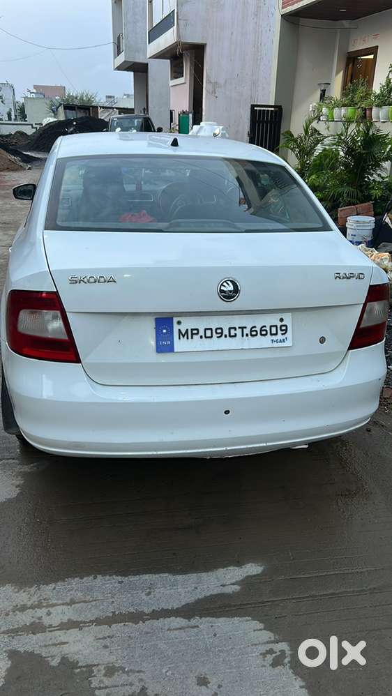 Skoda Rapid Petrol 2016