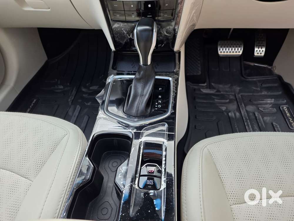 Mahindra Xuv 3xo Ax7l 1.2 Petrol At (pg), 2024, Petrol