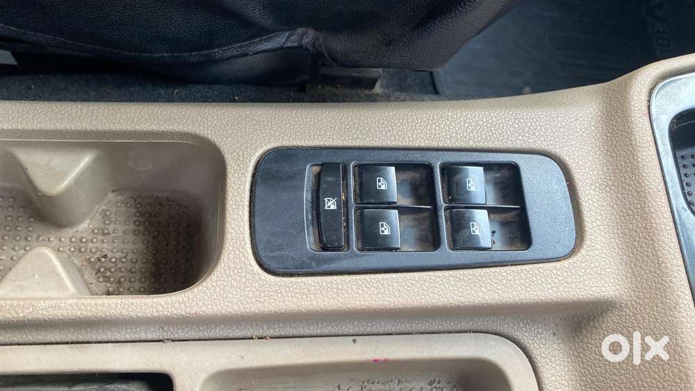 Mahindra Tuv 300 T10, 2018, Diesel