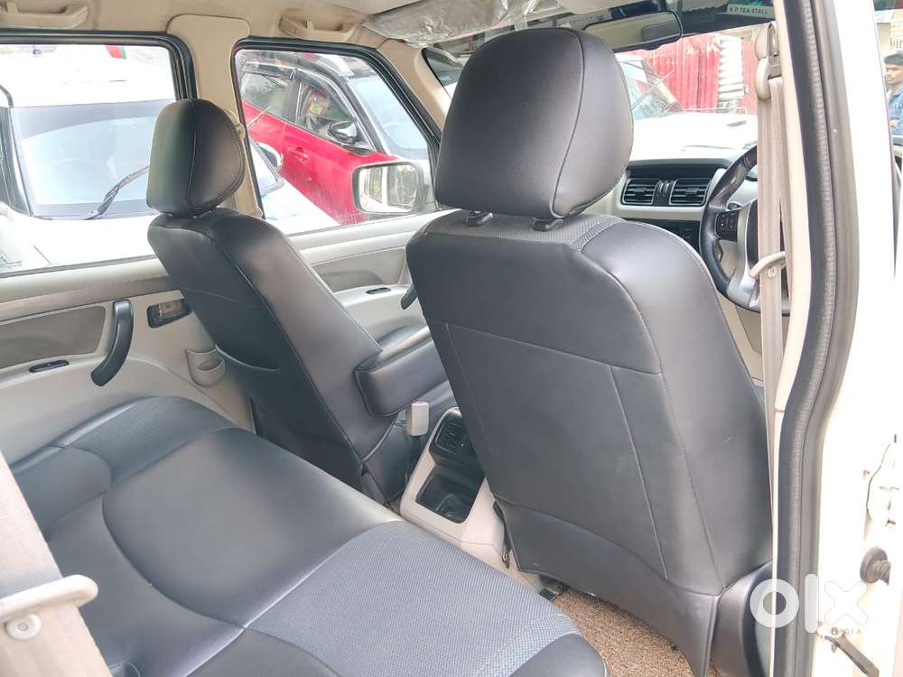 Mahindra Scorpio S10, 2017, Petrol