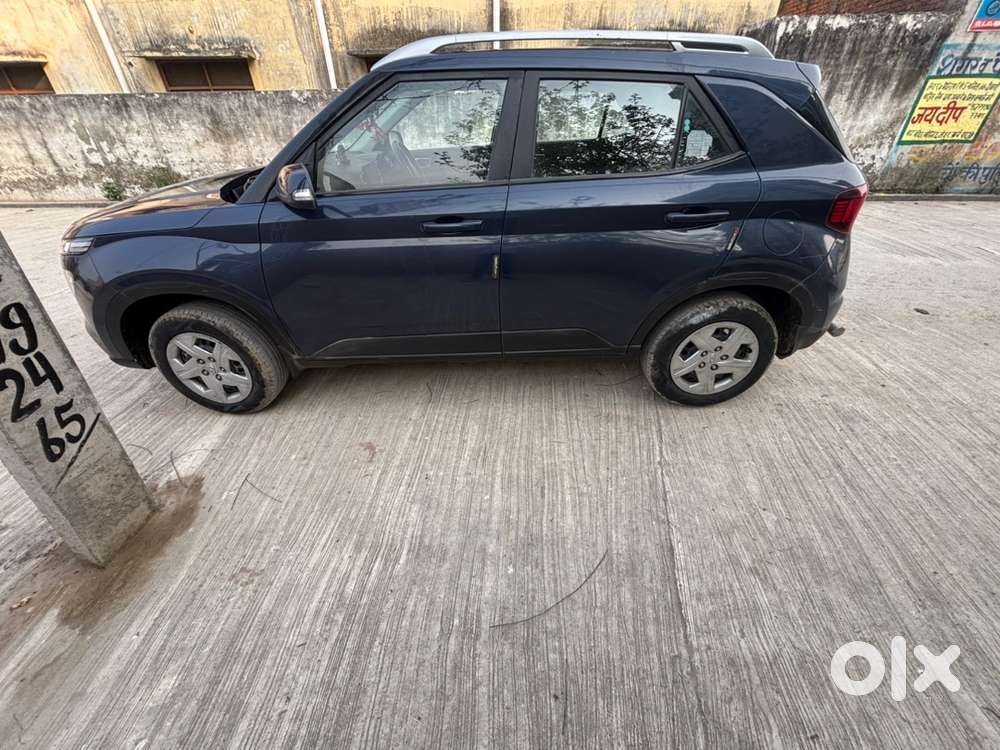 Hyundai Venue Feb 2022 Petrol Well Maintained