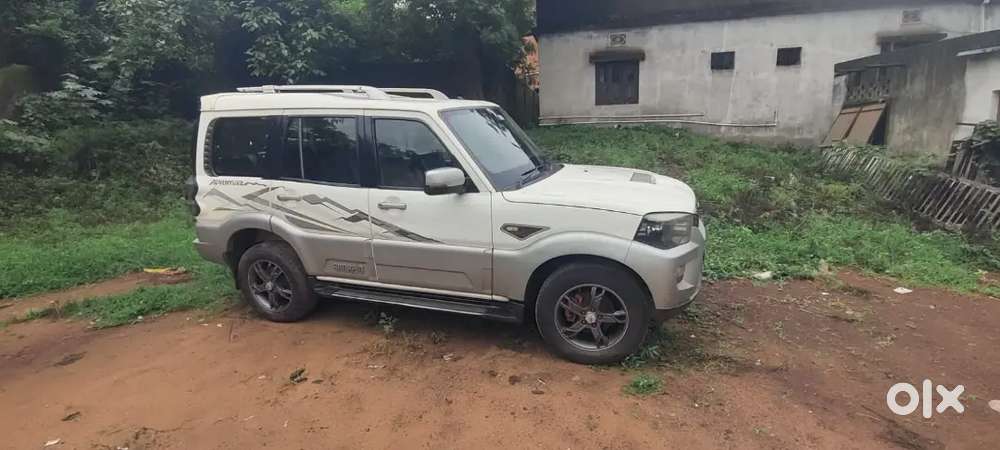 Mahindra Scorpio S10 2016