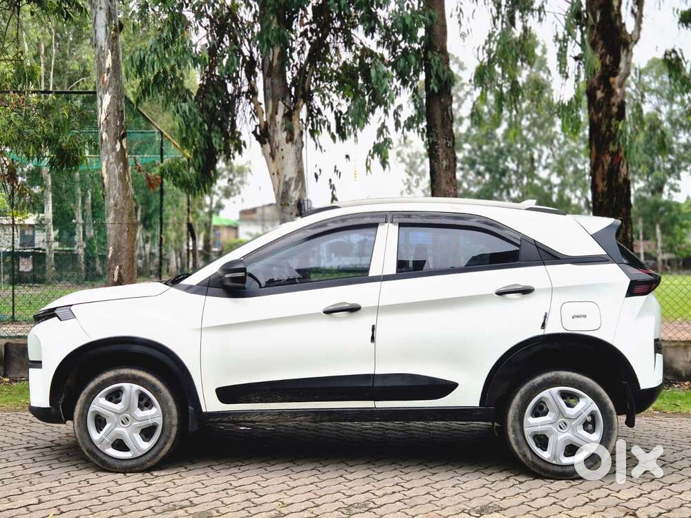 Tata Nexon Smart 1.2 Revotron Petrol 5 Mt, 2024, Petrol