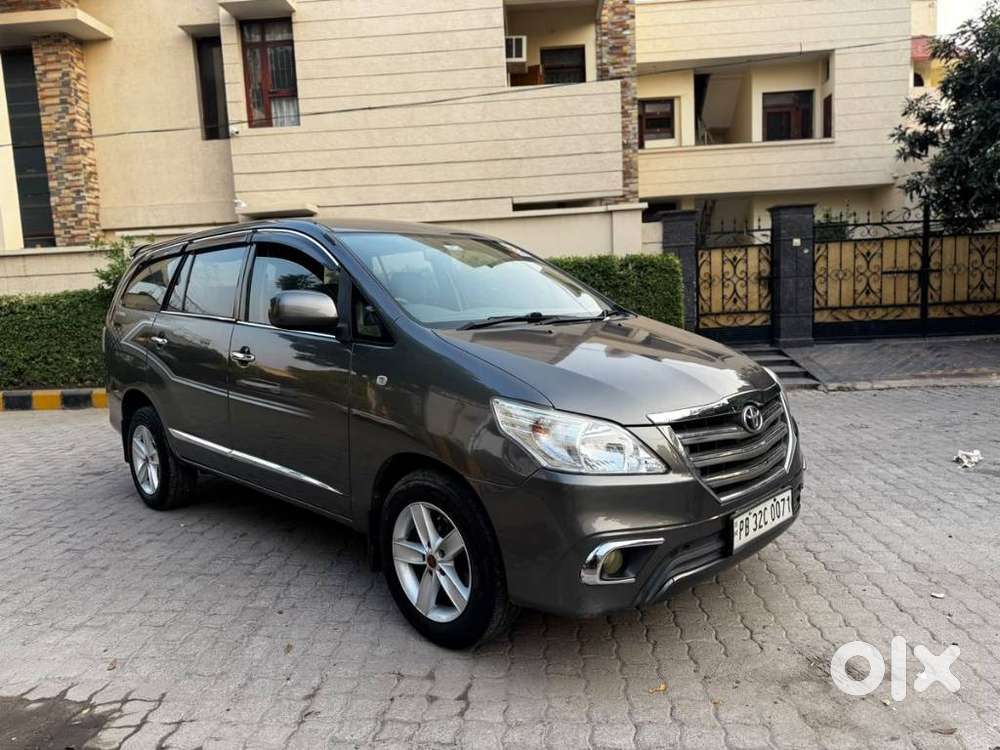 Toyota Innova 2.5 V Diesel 8-seater, 2011, Diesel