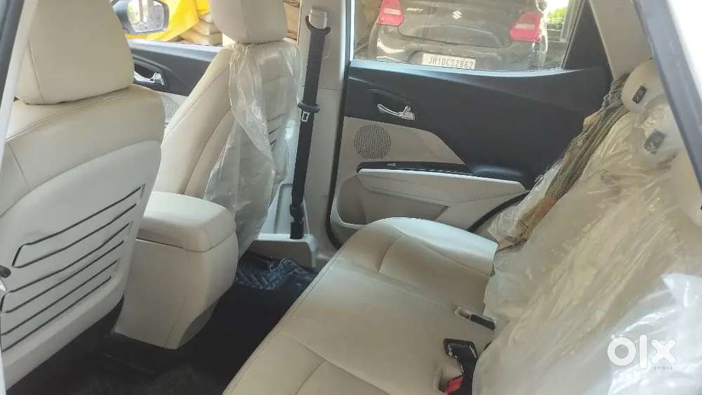 Mahindra Xuv300 2023 Petrol 11555 Km Driven(army)