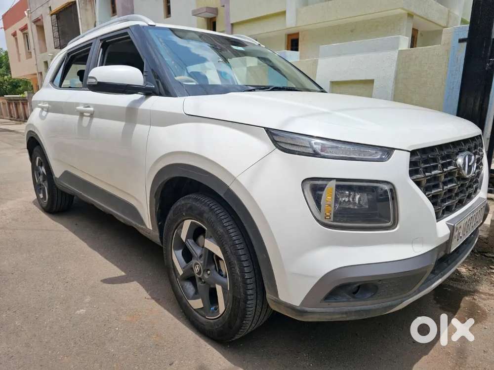 Hyundai Venue 1.0 Turbo Petrol Well Maintained With Sunroof, New Tyres