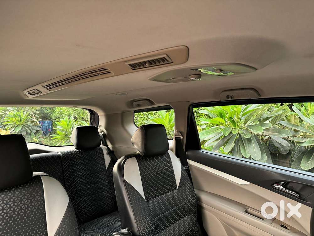 Mahindra Marazzo M8, 2018