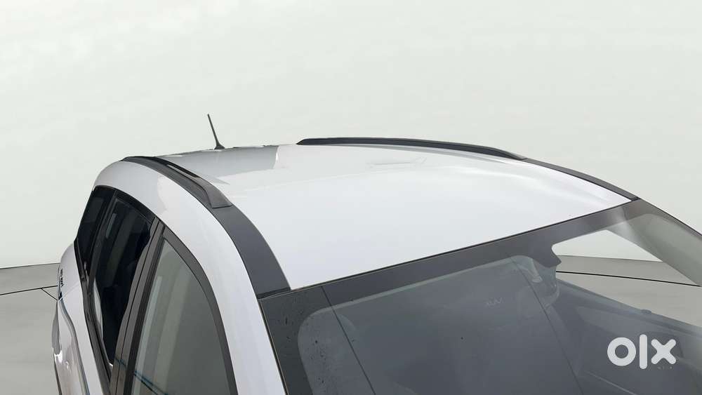 Mahindra Xuv700 2.0 Mx Petrol Mt 5 Str, 2022, Petrol