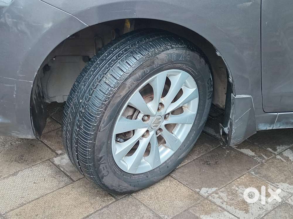 Maruti Suzuki Ertiga Zxi At, 2012, Petrol