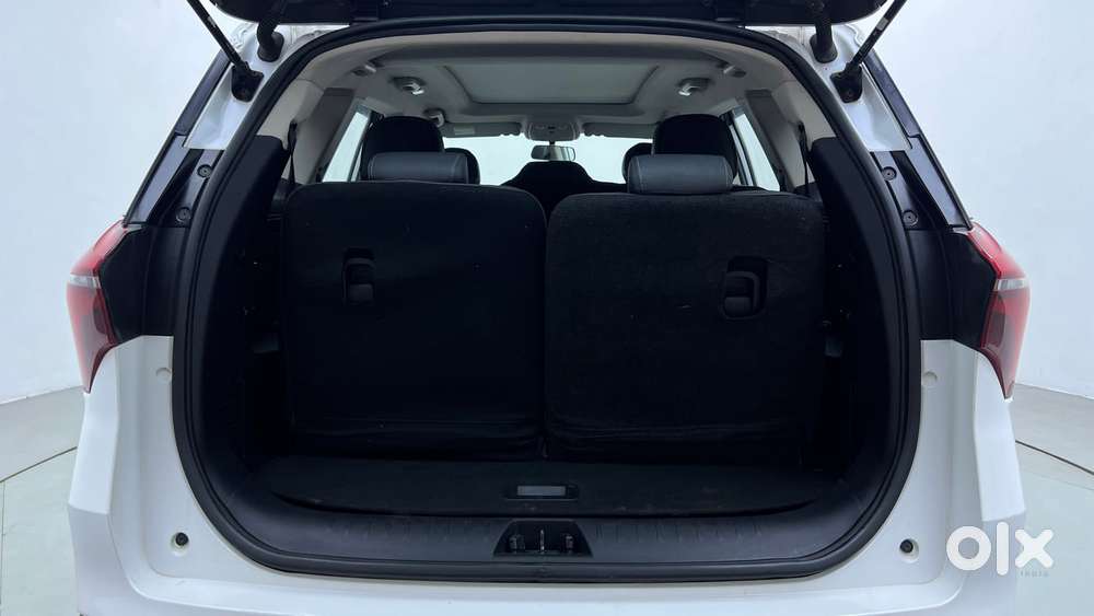 Mahindra Xuv700 2.0 Ax 5 Petrol At Str, 2024, Petrol