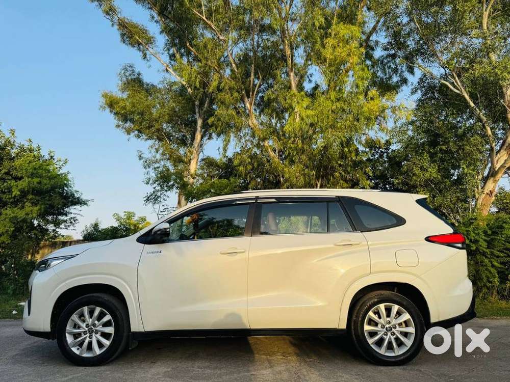 Toyota Innova Hycross 2.0 Vx Hybrid 7 Str, 2023, Petrol