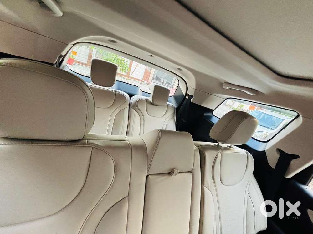 Mahindra Xuv700 2024 Petrol Well Maintained