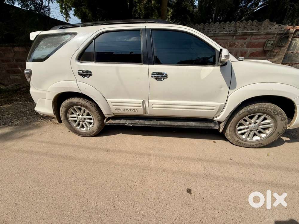 Toyota Fortuner 2013 Diesel 285000 Km Driven