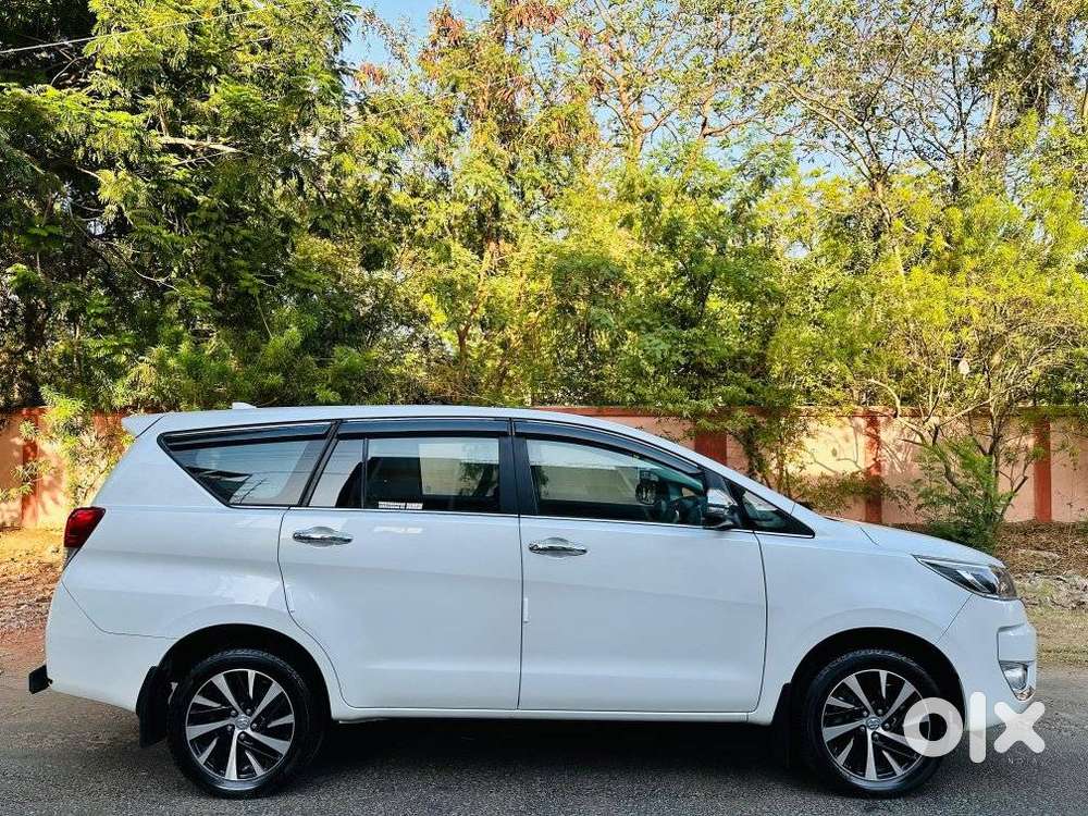 Toyota Innova Crysta [2020-ongoing] 2.4 Zx 7 Str, 2025, Diesel