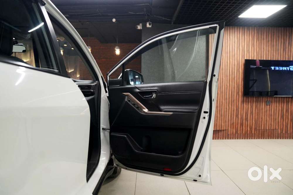 Maruti Suzuki Invicto Zeta Plus 7str, 2024, Petrol