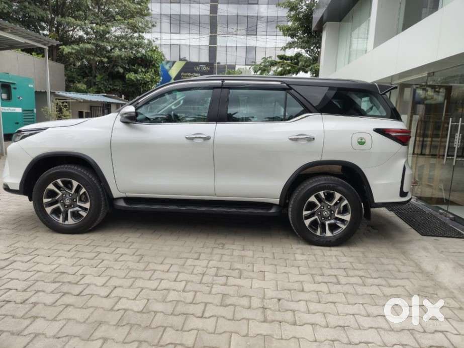 Toyota Fortuner Legender 4x4 At 2.8, 2024
