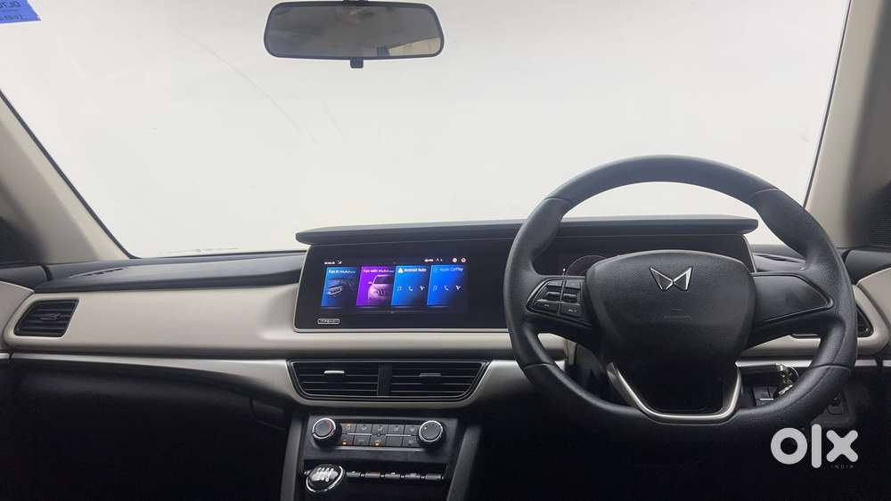 Mahindra Xuv700 2.0 Ax 5 Petrol Mt Str, 2021, Petrol