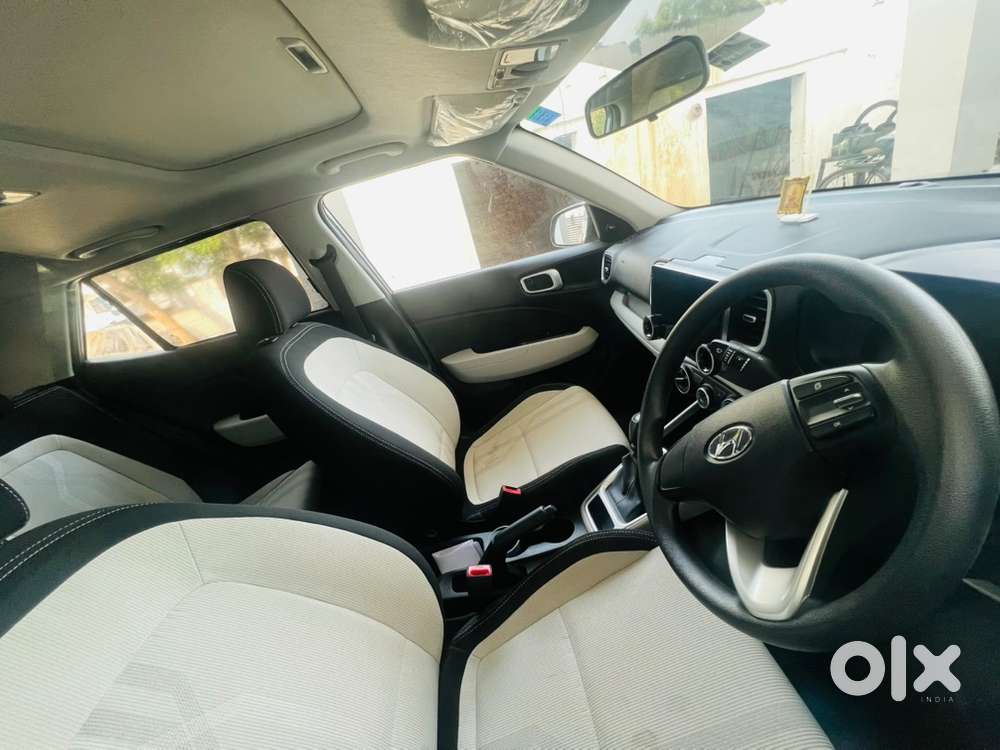 Hyundai Venue 2025 Cng  9000 Km Driven