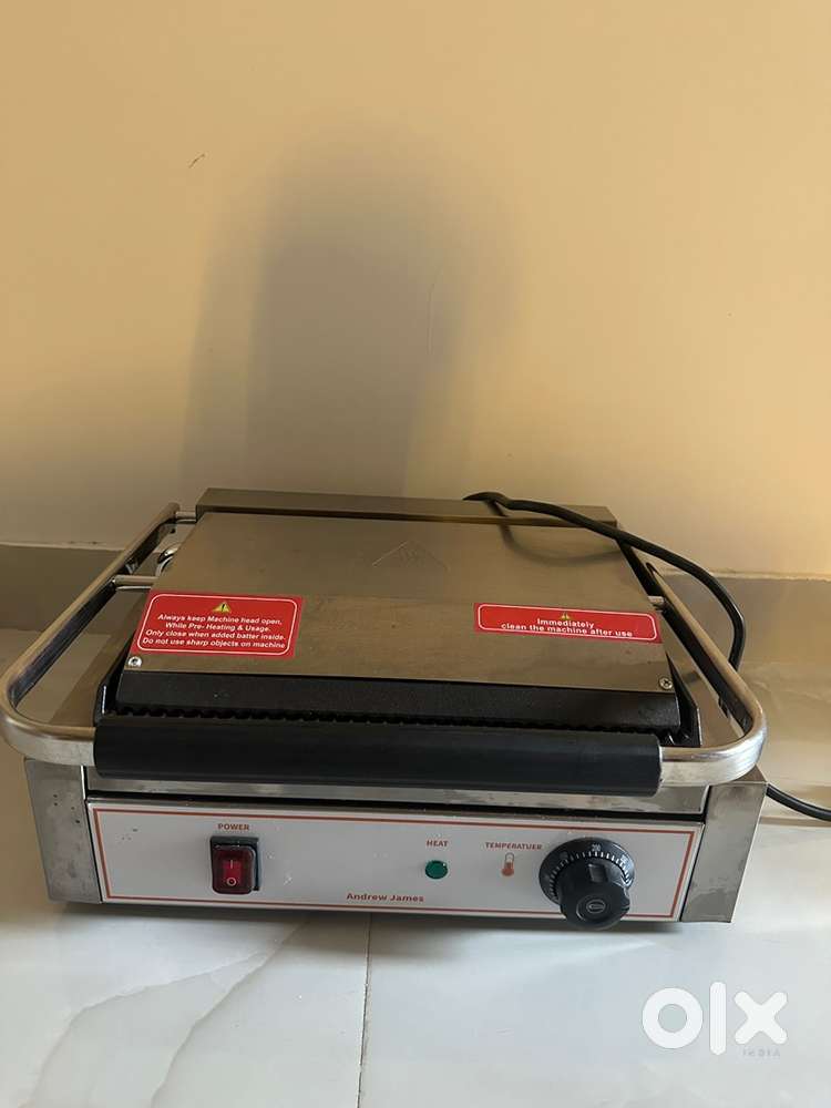 Commerical pizza oven and sandwich griller