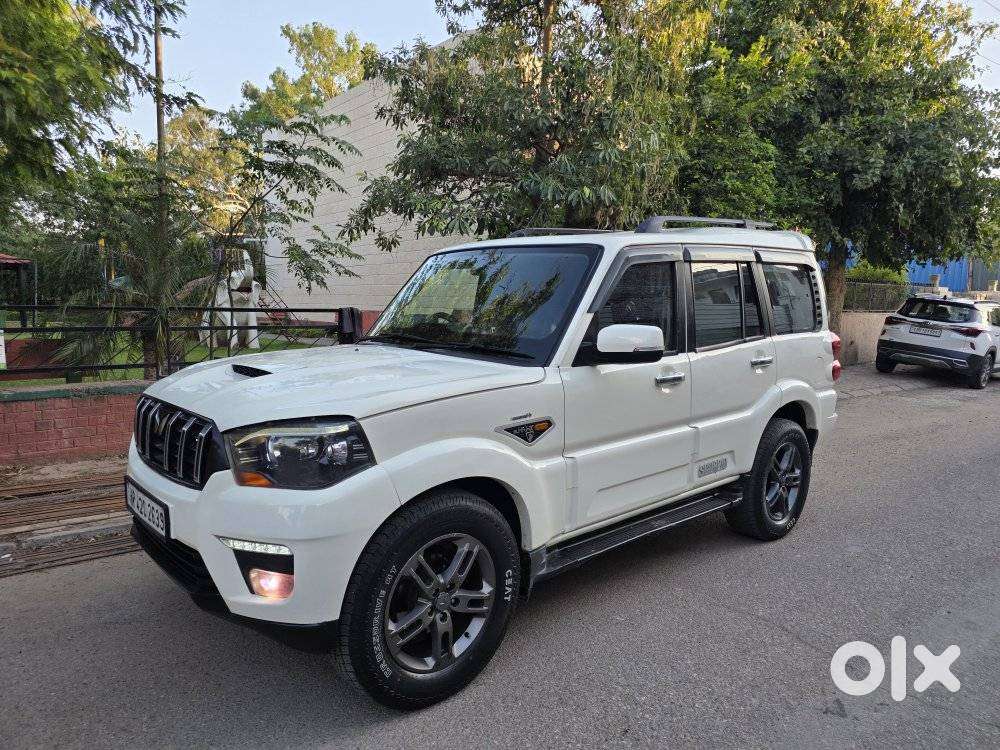 Mahindra Scorpio S8, 2015, Diesel