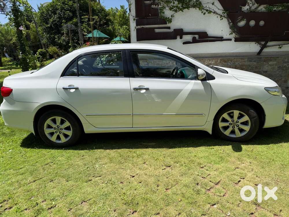 Toyota Corolla Altis 2013