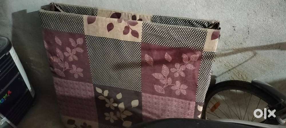Folding bed for single use