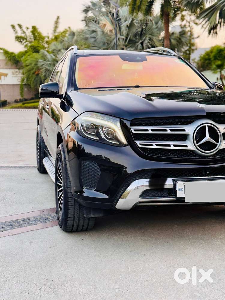 Gle350d 4matic Next To Showroom Car