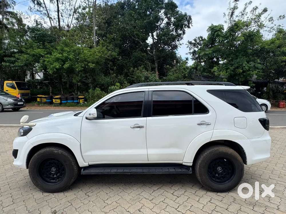Toyota Fortuner 2012 Diesel 400000 Km Driven