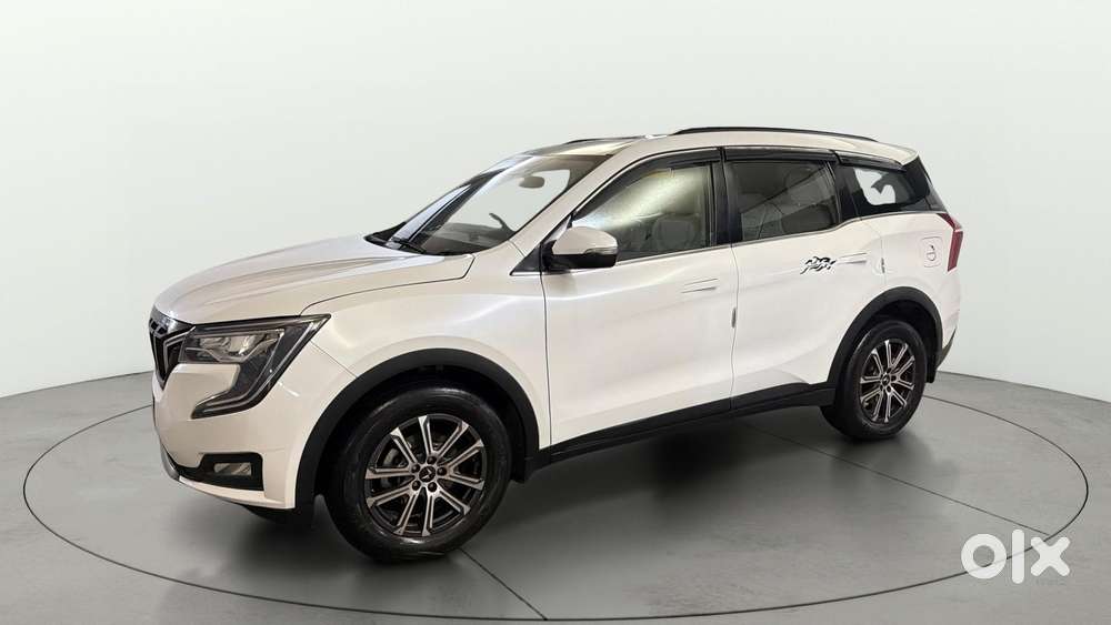 Mahindra Xuv700 2.0 Ax 7 Petrol Mt Str, 2025, Petrol