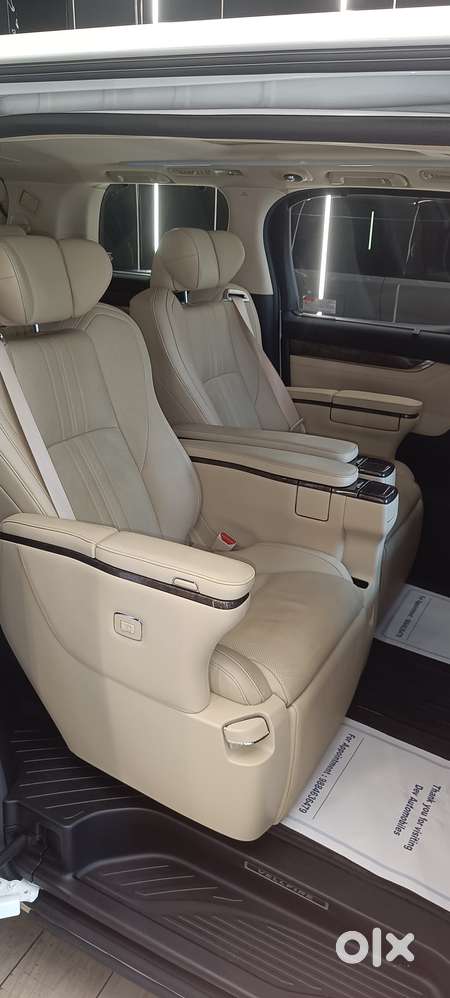 Toyota Vellfire 2.5 Executive Lounge, 2021, Cng & Hybrids