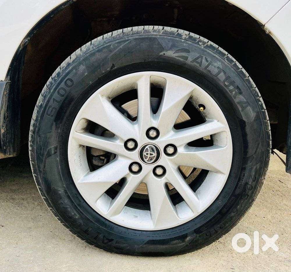Toyota Innova Crysta [ ] 2.4 Gx At 7 Str, 2017, Diesel