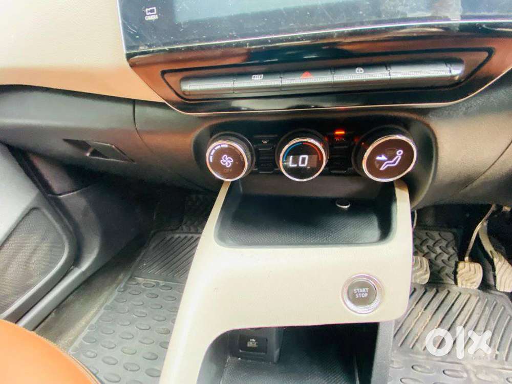 Nissan Magnite 1.0 Xv Premium, 2022, Petrol